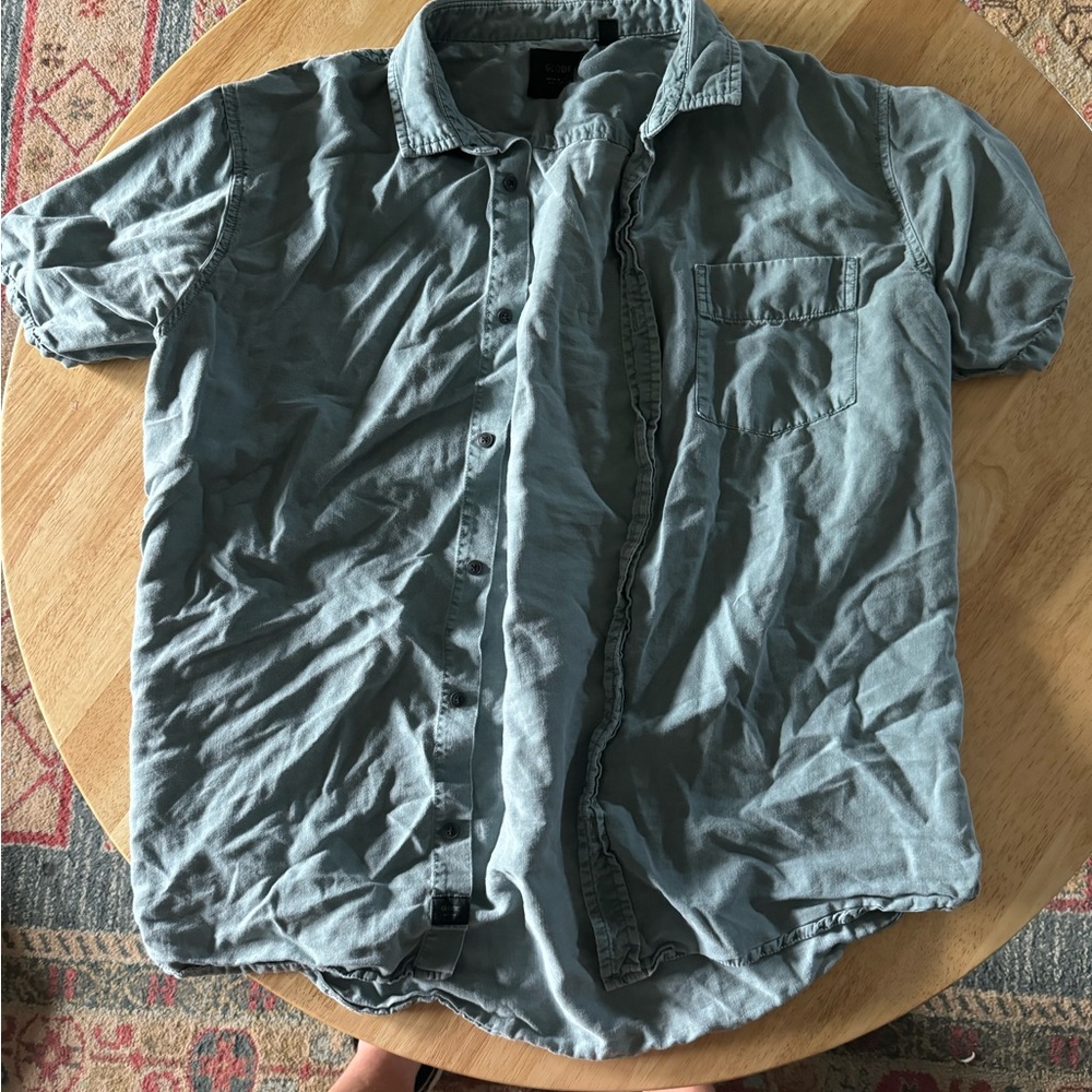 Men’s XL Globe short sleeve button up Like New